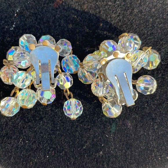 Aurora Borealis bracelet and hanging clip earrings. - Picture 5 of 14